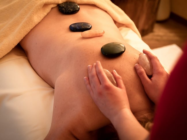 massaggio con "hot stone"