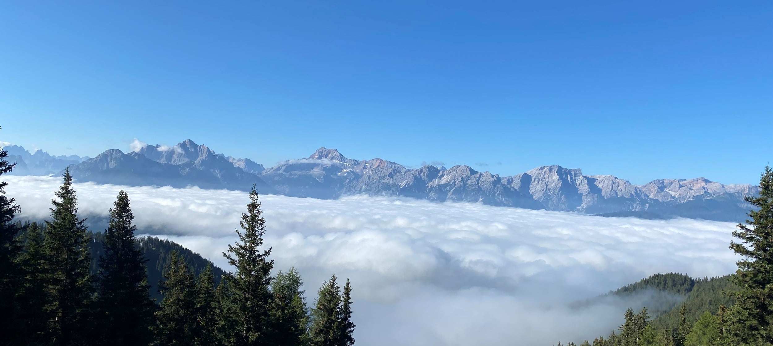 Circular hike with a view of the Dolomites